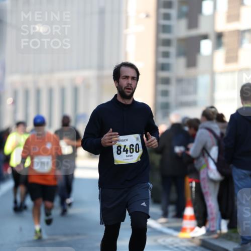 06.10.2024 - 19. swb-Marathon Bremen Michael Strokosch http://msf.ph/oto/7349862 06.10.2024 10:42:29 Laufen 8460 meine-sportfotos.de