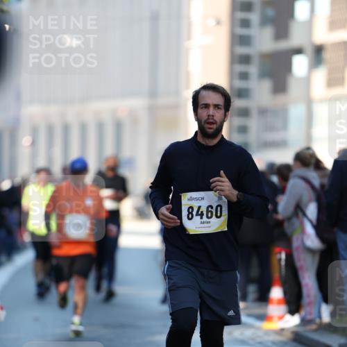 06.10.2024 - 19. swb-Marathon Bremen Michael Strokosch http://msf.ph/oto/7349866 06.10.2024 10:42:30 Laufen 8460 meine-sportfotos.de