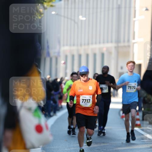 06.10.2024 - 19. swb-Marathon Bremen Michael Strokosch http://msf.ph/oto/7349870 06.10.2024 10:42:31 Laufen 7717, 20, 7570 meine-sportfotos.de