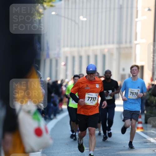 06.10.2024 - 19. swb-Marathon Bremen Michael Strokosch http://msf.ph/oto/7349871 06.10.2024 10:42:31 Laufen 7717, 7570 meine-sportfotos.de