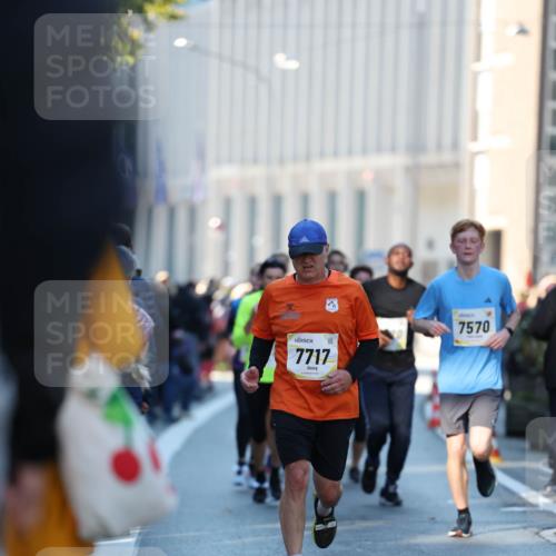 06.10.2024 - 19. swb-Marathon Bremen Michael Strokosch http://msf.ph/oto/7349876 06.10.2024 10:42:31 Laufen 7717, 7570 meine-sportfotos.de