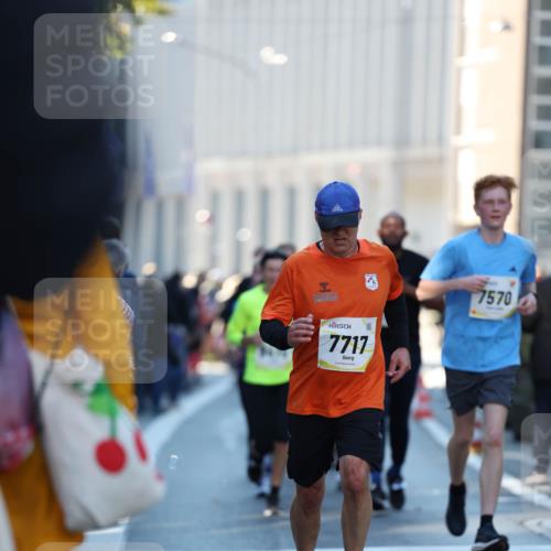 06.10.2024 - 19. swb-Marathon Bremen Michael Strokosch http://msf.ph/oto/7349888 06.10.2024 10:42:32 Laufen 7717, 7570 meine-sportfotos.de