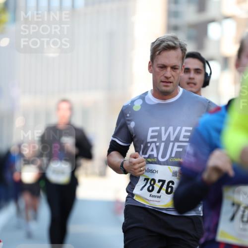 06.10.2024 - 19. swb-Marathon Bremen Michael Strokosch http://msf.ph/oto/7349931 06.10.2024 10:42:39 Laufen 7876, 70 meine-sportfotos.de
