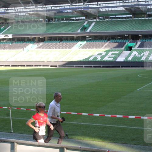 06.10.2024 - 19. swb-Marathon Bremen Yannick Fuchs http://msf.ph/oto/7349937 06.10.2024 10:26:40 Laufen im Stadion 7045, 7141, 7294, 7327, 7403, 7414, 7429, 7485, 7508, 7576, 7720, 7771, 7793, 7874, 7978, 8075, 8177, 8192, 8301, 8321, 8376, 8426, 8452, 8492, 8555, 8578, 8601, 8652, 8733, 8775, 8793, 8814, 8870, 8913, 8970, 8973, 8996, 8997, 9000, 9025, 9034, 9051, 9054, 9061, 9070, 9084 meine-sportfotos.de