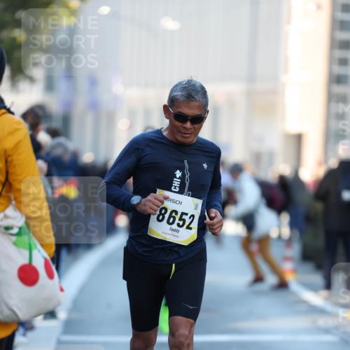 06.10.2024 - 19. swb-Marathon Bremen Michael Strokosch http://msf.ph/oto/7349998 06.10.2024 10:42:55 Laufen 8652 meine-sportfotos.de