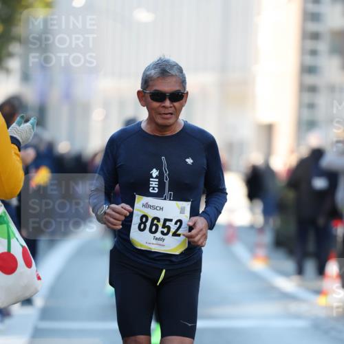 06.10.2024 - 19. swb-Marathon Bremen Michael Strokosch http://msf.ph/oto/7350005 06.10.2024 10:42:55 Laufen 8652 meine-sportfotos.de