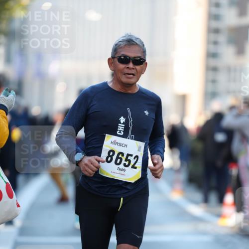 06.10.2024 - 19. swb-Marathon Bremen Michael Strokosch http://msf.ph/oto/7350009 06.10.2024 10:42:56 Laufen 2998, 8652 meine-sportfotos.de