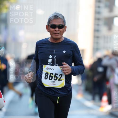 06.10.2024 - 19. swb-Marathon Bremen Michael Strokosch http://msf.ph/oto/7350013 06.10.2024 10:42:56 Laufen 8652, 18 meine-sportfotos.de
