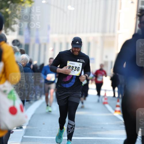 06.10.2024 - 19. swb-Marathon Bremen Michael Strokosch http://msf.ph/oto/7350023 06.10.2024 10:42:58 Laufen 28836 meine-sportfotos.de