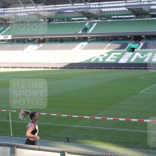 06.10.2024 - 19. swb-Marathon Bremen Yannick Fuchs http://msf.ph/oto/7350024 06.10.2024 10:27:13 Laufen im Stadion 7008, 7491, 7576, 7717, 7720, 7833, 7874, 7887, 7953, 8103, 8150, 8172, 8192, 8238, 8239, 8335, 8452, 8460, 8475, 8561, 8567, 8568, 8578, 8580, 8585, 8610, 8635, 8636, 8645, 8652, 8658, 8732, 8733, 8764, 8777, 8817, 8856, 8870, 8901, 8904, 8970, 9000, 9016, 9025, 9032, 9070, 9085, 9110 meine-sportfotos.de