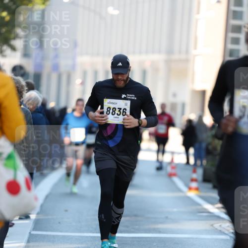 06.10.2024 - 19. swb-Marathon Bremen Michael Strokosch http://msf.ph/oto/7350026 06.10.2024 10:42:58 Laufen 8836 meine-sportfotos.de