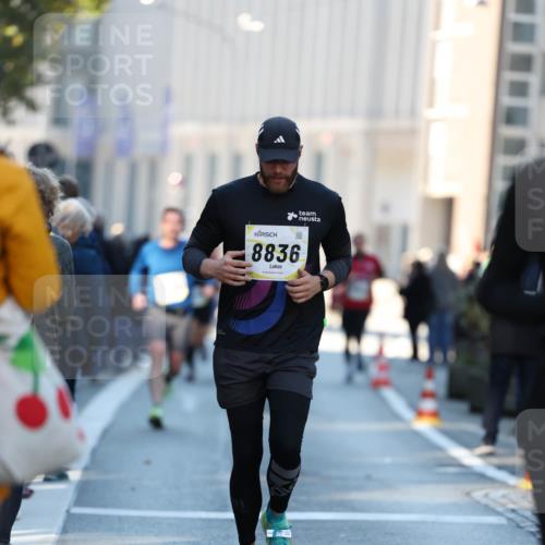 06.10.2024 - 19. swb-Marathon Bremen Michael Strokosch http://msf.ph/oto/7350028 06.10.2024 10:42:58 Laufen 8836 meine-sportfotos.de