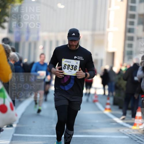 06.10.2024 - 19. swb-Marathon Bremen Michael Strokosch http://msf.ph/oto/7350031 06.10.2024 10:42:59 Laufen 8836 meine-sportfotos.de