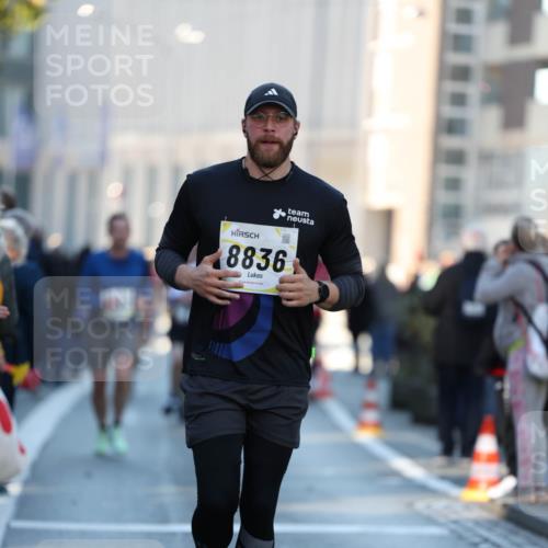 06.10.2024 - 19. swb-Marathon Bremen Michael Strokosch http://msf.ph/oto/7350035 06.10.2024 10:42:59 Laufen 8836 meine-sportfotos.de