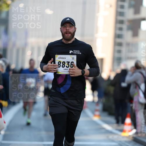 06.10.2024 - 19. swb-Marathon Bremen Michael Strokosch http://msf.ph/oto/7350036 06.10.2024 10:42:59 Laufen 8836 meine-sportfotos.de