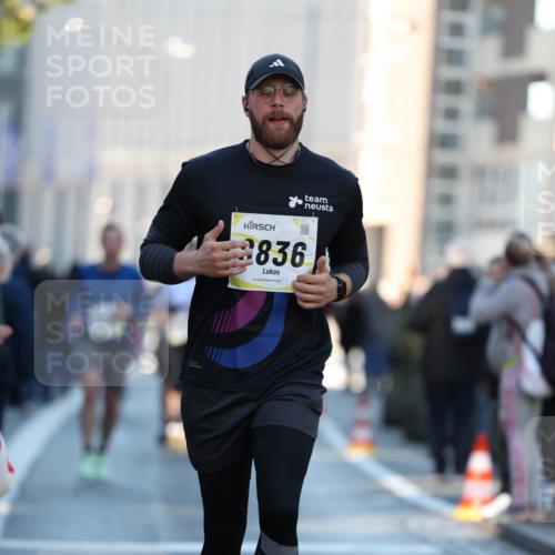 06.10.2024 - 19. swb-Marathon Bremen Michael Strokosch http://msf.ph/oto/7350040 06.10.2024 10:43:00 Laufen 2836 meine-sportfotos.de