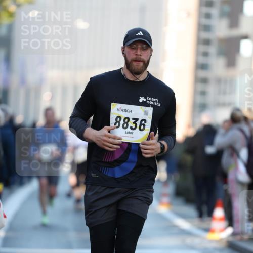 06.10.2024 - 19. swb-Marathon Bremen Michael Strokosch http://msf.ph/oto/7350042 06.10.2024 10:43:00 Laufen 8836 meine-sportfotos.de