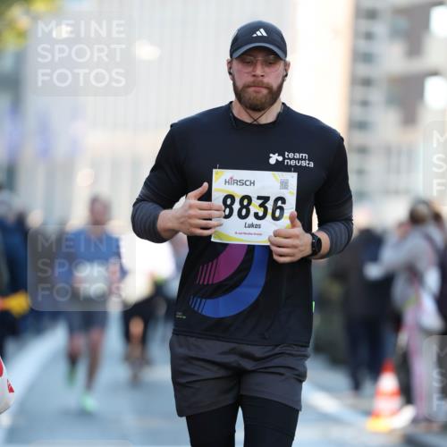 06.10.2024 - 19. swb-Marathon Bremen Michael Strokosch http://msf.ph/oto/7350047 06.10.2024 10:43:00 Laufen 8836, 19, 88 meine-sportfotos.de