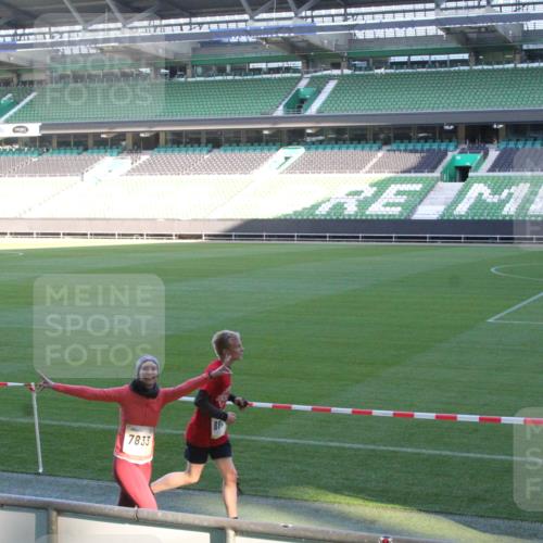 06.10.2024 - 19. swb-Marathon Bremen Yannick Fuchs http://msf.ph/oto/7350088 06.10.2024 10:27:25 Laufen im Stadion 7008, 7052, 7491, 7560, 7647, 7673, 7717, 7833, 7887, 7953, 8103, 8150, 8172, 8238, 8239, 8316, 8335, 8351, 8460, 8475, 8561, 8567, 8568, 8578, 8580, 8585, 8610, 8635, 8636, 8645, 8652, 8658, 8701, 8732, 8764, 8774, 8777, 8817, 8856, 8901, 8904, 8980, 9016, 9025, 9027, 9032, 9070, 9085, 9110 meine-sportfotos.de