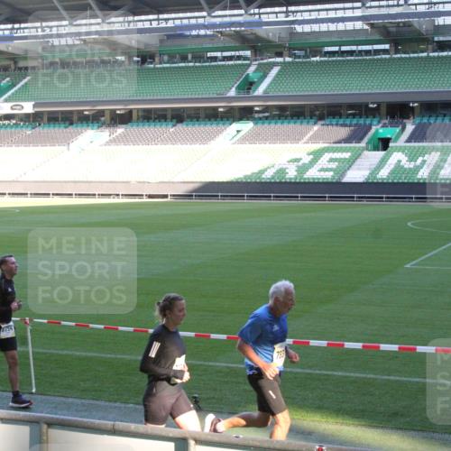 06.10.2024 - 19. swb-Marathon Bremen Yannick Fuchs http://msf.ph/oto/7350330 06.10.2024 10:27:46 Laufen im Stadion 7008, 7052, 7184, 7198, 7214, 7452, 7560, 7594, 7638, 7647, 7673, 7717, 7833, 7876, 7887, 8066, 8150, 8172, 8185, 8238, 8239, 8288, 8316, 8351, 8460, 8561, 8567, 8568, 8580, 8585, 8610, 8635, 8645, 8658, 8701, 8732, 8754, 8764, 8774, 8777, 8801, 8816, 8817, 8824, 8827, 8836, 8856, 8901, 8904, 8943, 8980, 9016, 9027, 9032, 9085, 9110 meine-sportfotos.de