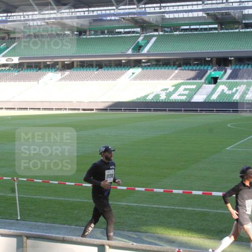 06.10.2024 - 19. swb-Marathon Bremen Yannick Fuchs http://msf.ph/oto/7350348 06.10.2024 10:27:58 Laufen im Stadion 7008, 7052, 7094, 7095, 7184, 7198, 7214, 7303, 7364, 7452, 7464, 7560, 7594, 7638, 7647, 7673, 7717, 7833, 7876, 8066, 8150, 8173, 8185, 8239, 8288, 8316, 8351, 8403, 8405, 8456, 8580, 8610, 8635, 8658, 8701, 8711, 8716, 8732, 8754, 8764, 8774, 8777, 8801, 8816, 8824, 8827, 8836, 8856, 8901, 8904, 8943, 8980, 9016, 9027, 9085, 9110 meine-sportfotos.de
