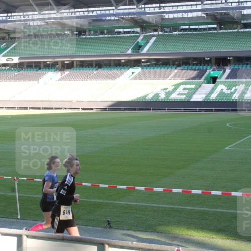 06.10.2024 - 19. swb-Marathon Bremen Yannick Fuchs http://msf.ph/oto/7350536 06.10.2024 10:28:56 Laufen im Stadion 7025, 7041, 7086, 7094, 7099, 7195, 7216, 7217, 7218, 7296, 7402, 7464, 7501, 7511, 7521, 7526, 7538, 7541, 7568, 7569, 7590, 7671, 7697, 7776, 7827, 7897, 7940, 7965, 8018, 8067, 8244, 8251, 8261, 8306, 8323, 8334, 8336, 8374, 8403, 8405, 8411, 8419, 8443, 8488, 8498, 8526, 8536, 8551, 8566, 8569, 8665, 8819, 8833, 8877, 8891, 8965, 8966, 8968, 8990, 8991, 9014, 9038, 9040, 9060, 9080 meine-sportfotos.de