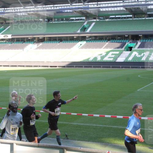 06.10.2024 - 19. swb-Marathon Bremen Yannick Fuchs http://msf.ph/oto/7350658 06.10.2024 10:29:21 Laufen im Stadion 7086, 7099, 7218, 7290, 7296, 7334, 7370, 7521, 7526, 7590, 7671, 7683, 7697, 7714, 7776, 7800, 7825, 7827, 7897, 7940, 7983, 7992, 8018, 8067, 8092, 8098, 8156, 8157, 8158, 8244, 8251, 8252, 8306, 8323, 8330, 8334, 8336, 8419, 8443, 8461, 8488, 8522, 8525, 8536, 8566, 8575, 8596, 8604, 8665, 8819, 8828, 8835, 8843, 8875, 8894, 8965, 8968, 8990, 8991, 9014, 9038, 9080 meine-sportfotos.de
