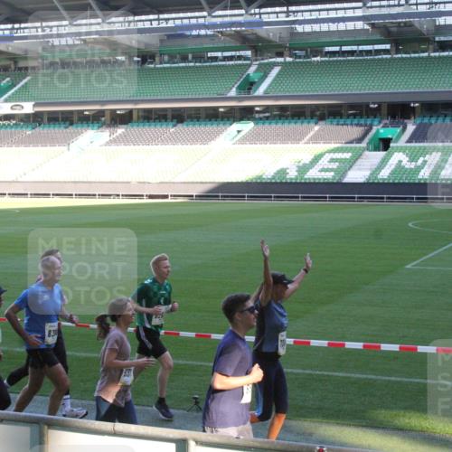 06.10.2024 - 19. swb-Marathon Bremen Yannick Fuchs http://msf.ph/oto/7351351 06.10.2024 10:31:26 Laufen im Stadion 7004, 7044, 7046, 7089, 7144, 7213, 7250, 7261, 7362, 7439, 7458, 7467, 7546, 7659, 7730, 7785, 7806, 7947, 7990, 8014, 8023, 8040, 8058, 8237, 8245, 8267, 8268, 8274, 8346, 8388, 8392, 8433, 8437, 8459, 8512, 8520, 8521, 8538, 8553, 8586, 8605, 8614, 8622, 8624, 8633, 8634, 8646, 8674, 8676, 8677, 8710, 8717, 8776, 8810, 8823, 8883, 8892, 8931, 8958, 8960, 8985, 9035, 9075 meine-sportfotos.de
