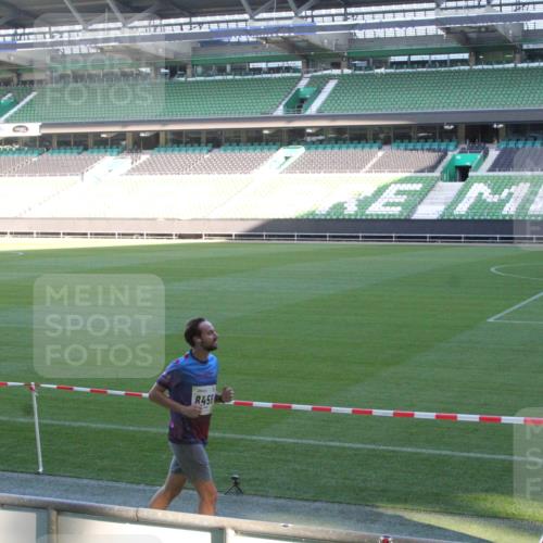 06.10.2024 - 19. swb-Marathon Bremen Yannick Fuchs http://msf.ph/oto/7351484 06.10.2024 10:31:46 Laufen im Stadion 7004, 7005, 7007, 7044, 7090, 7225, 7233, 7250, 7362, 7380, 7386, 7439, 7467, 7474, 7486, 7545, 7546, 7575, 7628, 7659, 7730, 7762, 7782, 7785, 7794, 7806, 7847, 7872, 7947, 7974, 7990, 8013, 8014, 8040, 8052, 8058, 8123, 8233, 8237, 8267, 8268, 8274, 8304, 8305, 8346, 8388, 8416, 8433, 8459, 8512, 8520, 8521, 8538, 8553, 8557, 8586, 8605, 8614, 8624, 8633, 8634, 8646, 8674, 8676, 8677, 8710, 8717, 8776, 8823, 8883, 8958, 9075 meine-sportfotos.de