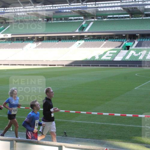 06.10.2024 - 19. swb-Marathon Bremen Yannick Fuchs http://msf.ph/oto/7351666 06.10.2024 10:32:11 Laufen im Stadion 7005, 7007, 7055, 7087, 7090, 7189, 7225, 7233, 7308, 7379, 7380, 7382, 7386, 7415, 7439, 7457, 7467, 7469, 7474, 7482, 7486, 7493, 7545, 7546, 7551, 7575, 7600, 7628, 7637, 7689, 7750, 7762, 7782, 7794, 7846, 7847, 7850, 7872, 7894, 7974, 8013, 8014, 8040, 8052, 8061, 8111, 8112, 8123, 8132, 8161, 8162, 8233, 8237, 8276, 8304, 8305, 8322, 8324, 8325, 8339, 8377, 8413, 8416, 8418, 8431, 8459, 8557, 8576, 8584, 8614, 8624, 8641, 8676, 8677, 8710, 8776 meine-sportfotos.de
