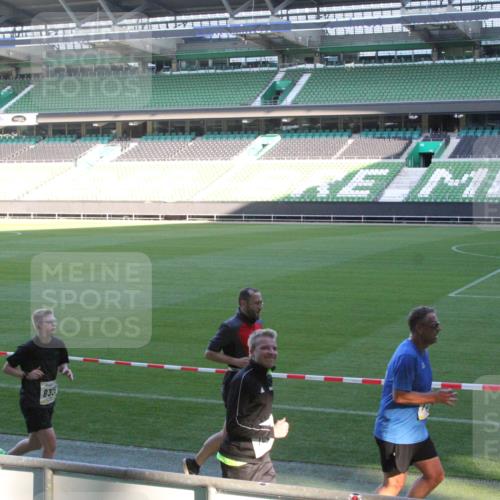 06.10.2024 - 19. swb-Marathon Bremen Yannick Fuchs http://msf.ph/oto/7351799 06.10.2024 10:32:26 Laufen im Stadion 7005, 7007, 7055, 7087, 7090, 7179, 7189, 7225, 7233, 7308, 7379, 7380, 7382, 7386, 7415, 7457, 7469, 7474, 7481, 7482, 7486, 7493, 7545, 7551, 7575, 7600, 7628, 7637, 7689, 7750, 7762, 7782, 7794, 7846, 7847, 7850, 7872, 7894, 7974, 7975, 8013, 8045, 8052, 8061, 8111, 8112, 8119, 8123, 8132, 8161, 8162, 8231, 8233, 8276, 8304, 8305, 8317, 8322, 8324, 8325, 8339, 8359, 8377, 8413, 8416, 8418, 8431, 8459, 8557, 8576, 8584, 8598, 8616, 8641, 8682, 8683 meine-sportfotos.de