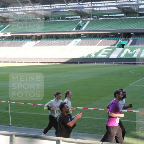 06.10.2024 - 19. swb-Marathon Bremen Yannick Fuchs http://msf.ph/oto/7351877 06.10.2024 10:32:31 Laufen im Stadion 7005, 7007, 7050, 7055, 7087, 7090, 7126, 7179, 7189, 7225, 7233, 7308, 7379, 7380, 7382, 7386, 7415, 7425, 7457, 7469, 7474, 7481, 7482, 7486, 7493, 7551, 7575, 7600, 7628, 7637, 7689, 7750, 7762, 7782, 7794, 7846, 7847, 7850, 7872, 7894, 7974, 7975, 8013, 8045, 8052, 8061, 8111, 8112, 8119, 8123, 8132, 8161, 8162, 8231, 8233, 8276, 8304, 8305, 8317, 8322, 8324, 8325, 8339, 8348, 8359, 8377, 8413, 8416, 8418, 8431, 8557, 8576, 8584, 8598, 8616, 8641, 8682, 8683 meine-sportfotos.de