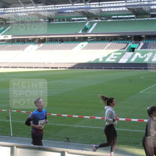 06.10.2024 - 19. swb-Marathon Bremen Yannick Fuchs http://msf.ph/oto/7351925 06.10.2024 10:32:38 Laufen im Stadion 7007, 7050, 7055, 7087, 7090, 7126, 7179, 7189, 7308, 7379, 7380, 7382, 7386, 7415, 7425, 7457, 7469, 7474, 7481, 7482, 7493, 7499, 7551, 7574, 7600, 7628, 7637, 7689, 7734, 7735, 7750, 7782, 7794, 7846, 7850, 7865, 7872, 7894, 7974, 7975, 8045, 8052, 8061, 8111, 8112, 8119, 8132, 8137, 8161, 8162, 8231, 8233, 8276, 8317, 8322, 8324, 8325, 8339, 8348, 8359, 8361, 8377, 8413, 8418, 8431, 8432, 8557, 8576, 8584, 8598, 8616, 8641, 8663, 8682, 8683, 8700 meine-sportfotos.de