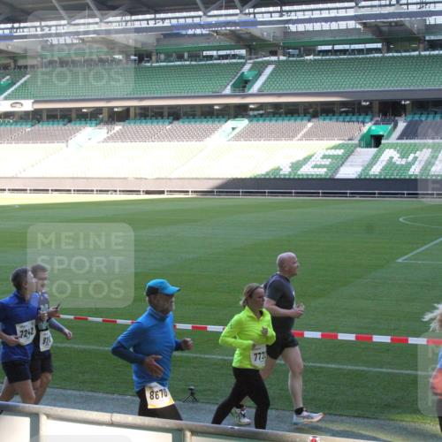 06.10.2024 - 19. swb-Marathon Bremen Yannick Fuchs http://msf.ph/oto/7352836 06.10.2024 10:34:42 Laufen im Stadion 7040, 7048, 7130, 7156, 7221, 7223, 7227, 7242, 7255, 7262, 7307, 7352, 7377, 7383, 7395, 7413, 7436, 7443, 7446, 7502, 7507, 7532, 7587, 7679, 7680, 7693, 7718, 7722, 7745, 7757, 7775, 7811, 7832, 7844, 7848, 7909, 7910, 7918, 7926, 7929, 7935, 7954, 7971, 7980, 7981, 7987, 8005, 8006, 8017, 8027, 8033, 8085, 8107, 8115, 8118, 8122, 8152, 8166, 8178, 8179, 8190, 8197, 8203, 8208, 8229, 8235, 8236, 8246, 8270, 8283, 8293, 8326, 8338 meine-sportfotos.de