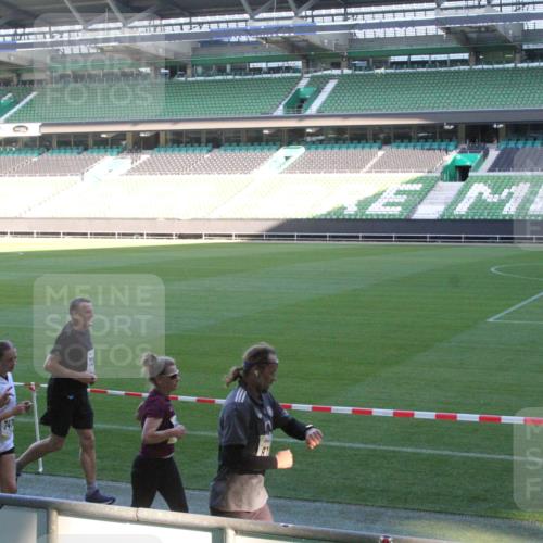 06.10.2024 - 19. swb-Marathon Bremen Yannick Fuchs http://msf.ph/oto/7353111 06.10.2024 10:35:19 Laufen im Stadion 7034, 7035, 7042, 7138, 7155, 7156, 7162, 7204, 7226, 7251, 7258, 7266, 7295, 7307, 7321, 7335, 7413, 7436, 7443, 7468, 7478, 7479, 7490, 7502, 7507, 7587, 7644, 7679, 7680, 7690, 7699, 7722, 7757, 7772, 7773, 7829, 7830, 7863, 7864, 7899, 7900, 7902, 7918, 7923, 7926, 7932, 7954, 7955, 7980, 7981, 8073, 8074, 8085, 8088, 8118, 8121, 8122, 8144, 8152, 8166, 8183, 8225, 8246, 8595 meine-sportfotos.de