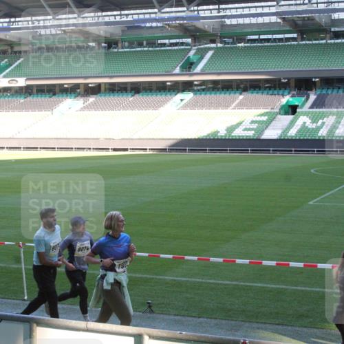 06.10.2024 - 19. swb-Marathon Bremen Yannick Fuchs http://msf.ph/oto/7353167 06.10.2024 10:35:25 Laufen im Stadion 7034, 7035, 7042, 7138, 7155, 7156, 7162, 7204, 7226, 7251, 7258, 7266, 7295, 7307, 7321, 7335, 7341, 7353, 7413, 7428, 7443, 7468, 7478, 7479, 7490, 7502, 7587, 7644, 7679, 7680, 7690, 7699, 7757, 7772, 7773, 7829, 7830, 7863, 7864, 7899, 7900, 7902, 7904, 7923, 7926, 7932, 7954, 7955, 7967, 7981, 8073, 8074, 8085, 8088, 8118, 8121, 8144, 8152, 8166, 8183, 8191, 8225, 8246, 8421, 8595, 8952, 9029 meine-sportfotos.de