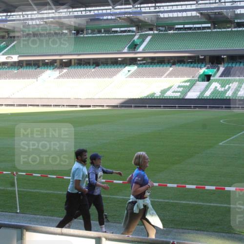 06.10.2024 - 19. swb-Marathon Bremen Yannick Fuchs http://msf.ph/oto/7353173 06.10.2024 10:35:25 Laufen im Stadion 7034, 7035, 7042, 7138, 7155, 7156, 7162, 7204, 7226, 7251, 7258, 7266, 7295, 7307, 7321, 7335, 7341, 7353, 7413, 7428, 7443, 7468, 7478, 7479, 7490, 7502, 7587, 7644, 7679, 7680, 7690, 7699, 7757, 7772, 7773, 7829, 7830, 7863, 7864, 7899, 7900, 7902, 7904, 7923, 7926, 7932, 7954, 7955, 7967, 7981, 8073, 8074, 8085, 8088, 8118, 8121, 8144, 8152, 8166, 8183, 8191, 8225, 8246, 8421, 8595, 8952, 9029 meine-sportfotos.de