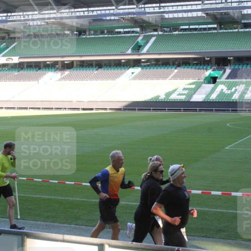 06.10.2024 - 19. swb-Marathon Bremen Yannick Fuchs http://msf.ph/oto/7353215 06.10.2024 10:35:29 Laufen im Stadion 7034, 7035, 7042, 7138, 7155, 7156, 7162, 7204, 7226, 7251, 7258, 7266, 7295, 7307, 7321, 7335, 7341, 7353, 7413, 7428, 7443, 7468, 7478, 7479, 7490, 7502, 7587, 7644, 7679, 7680, 7690, 7699, 7757, 7772, 7773, 7829, 7830, 7863, 7864, 7899, 7900, 7902, 7904, 7923, 7926, 7932, 7954, 7955, 7967, 7981, 8073, 8074, 8088, 8118, 8121, 8144, 8152, 8183, 8191, 8225, 8246, 8421, 8595, 8952, 9029 meine-sportfotos.de