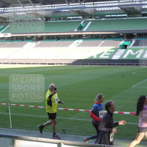 06.10.2024 - 19. swb-Marathon Bremen Yannick Fuchs http://msf.ph/oto/7353244 06.10.2024 10:35:31 Laufen im Stadion 7034, 7035, 7042, 7138, 7155, 7156, 7162, 7204, 7226, 7251, 7258, 7266, 7295, 7321, 7335, 7341, 7353, 7391, 7393, 7413, 7428, 7443, 7468, 7478, 7479, 7490, 7502, 7587, 7644, 7679, 7680, 7690, 7699, 7757, 7772, 7773, 7829, 7830, 7863, 7864, 7899, 7900, 7902, 7904, 7923, 7926, 7932, 7954, 7955, 7967, 7981, 8073, 8074, 8088, 8118, 8121, 8144, 8152, 8183, 8191, 8225, 8246, 8421, 8595, 8952, 9029 meine-sportfotos.de