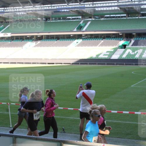 06.10.2024 - 19. swb-Marathon Bremen Yannick Fuchs http://msf.ph/oto/7354293 06.10.2024 10:38:01 Laufen im Stadion 7038, 7062, 7070, 7075, 7093, 7112, 7164, 7166, 7211, 7212, 7220, 7235, 7310, 7348, 7356, 7357, 7374, 7420, 7440, 7441, 7473, 7475, 7495, 7500, 7512, 7524, 7543, 7544, 7588, 7611, 7612, 7653, 7672, 7681, 7688, 7711, 7713, 7725, 7728, 7729, 7732, 7760, 7808, 7817, 7818, 7819, 7834, 7881, 7916, 7994, 7995, 7999, 8021, 8063, 8077, 8104, 8114, 8130, 8140, 8141, 8145, 8169, 8182, 8184, 8188, 8202, 8213, 8217, 8221, 8282, 8294, 8295, 8296, 8393, 8448 meine-sportfotos.de