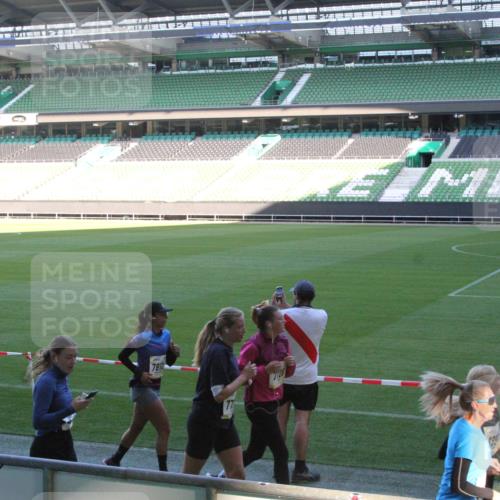 06.10.2024 - 19. swb-Marathon Bremen Yannick Fuchs http://msf.ph/oto/7354294 06.10.2024 10:38:01 Laufen im Stadion 7038, 7062, 7070, 7075, 7093, 7112, 7164, 7166, 7211, 7212, 7220, 7235, 7310, 7348, 7356, 7357, 7374, 7420, 7440, 7441, 7473, 7475, 7495, 7500, 7512, 7524, 7543, 7544, 7588, 7611, 7612, 7653, 7672, 7681, 7688, 7711, 7713, 7725, 7728, 7729, 7732, 7760, 7808, 7817, 7818, 7819, 7834, 7881, 7916, 7994, 7995, 7999, 8021, 8063, 8077, 8104, 8114, 8130, 8140, 8141, 8145, 8169, 8182, 8184, 8188, 8202, 8213, 8217, 8221, 8282, 8294, 8295, 8296, 8393, 8448 meine-sportfotos.de
