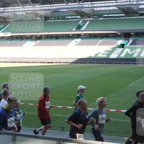 06.10.2024 - 19. swb-Marathon Bremen Yannick Fuchs http://msf.ph/oto/7354311 06.10.2024 10:38:15 Laufen im Stadion 7038, 7062, 7070, 7075, 7079, 7093, 7112, 7164, 7166, 7211, 7212, 7220, 7235, 7301, 7310, 7348, 7356, 7357, 7374, 7420, 7440, 7455, 7473, 7475, 7500, 7512, 7524, 7527, 7543, 7544, 7588, 7611, 7612, 7653, 7672, 7681, 7688, 7705, 7711, 7713, 7725, 7728, 7729, 7732, 7760, 7791, 7808, 7817, 7836, 7845, 7881, 7916, 7933, 7949, 7994, 7995, 7999, 8021, 8063, 8114, 8130, 8134, 8136, 8140, 8141, 8145, 8149, 8164, 8165, 8169, 8182, 8184, 8188, 8213, 8217, 8282, 8294, 8295, 8296, 8393 meine-sportfotos.de