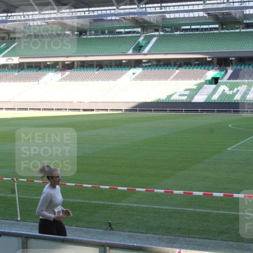 06.10.2024 - 19. swb-Marathon Bremen Yannick Fuchs http://msf.ph/oto/7354402 06.10.2024 10:38:50 Laufen im Stadion 7068, 7070, 7079, 7115, 7166, 7173, 7211, 7212, 7219, 7235, 7248, 7301, 7311, 7336, 7348, 7359, 7374, 7420, 7455, 7473, 7475, 7517, 7524, 7527, 7589, 7592, 7593, 7653, 7705, 7760, 7791, 7836, 7845, 7933, 7934, 7949, 7952, 8064, 8126, 8128, 8134, 8135, 8136, 8149, 8164, 8165, 8247, 8296, 8420, 8422, 8518, 8519, 8563, 8590, 8591, 8684, 8690, 8758, 8866, 8916, 8930, 8950, 9062, 9113 meine-sportfotos.de