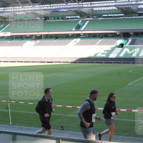 06.10.2024 - 19. swb-Marathon Bremen Yannick Fuchs http://msf.ph/oto/7354446 06.10.2024 10:39:13 Laufen im Stadion 7043, 7068, 7115, 7173, 7219, 7248, 7311, 7324, 7331, 7336, 7359, 7517, 7589, 7592, 7593, 7705, 7780, 7781, 7791, 7868, 7934, 7949, 7952, 8064, 8126, 8128, 8135, 8149, 8164, 8165, 8247, 8353, 8420, 8422, 8453, 8518, 8519, 8563, 8587, 8590, 8591, 8684, 8690, 8734, 8758, 8795, 8855, 8866, 8872, 8881, 8916, 8930, 8950, 9011, 9062, 9113 meine-sportfotos.de