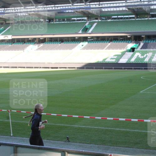 06.10.2024 - 19. swb-Marathon Bremen Yannick Fuchs http://msf.ph/oto/7354472 06.10.2024 10:39:29 Laufen im Stadion 7043, 7115, 7151, 7173, 7219, 7248, 7311, 7324, 7331, 7359, 7517, 7589, 7592, 7593, 7780, 7781, 7868, 7934, 7948, 7952, 7960, 8064, 8110, 8126, 8128, 8135, 8247, 8249, 8353, 8420, 8453, 8563, 8587, 8684, 8734, 8758, 8795, 8855, 8866, 8872, 8881, 8950, 9011, 9113 meine-sportfotos.de