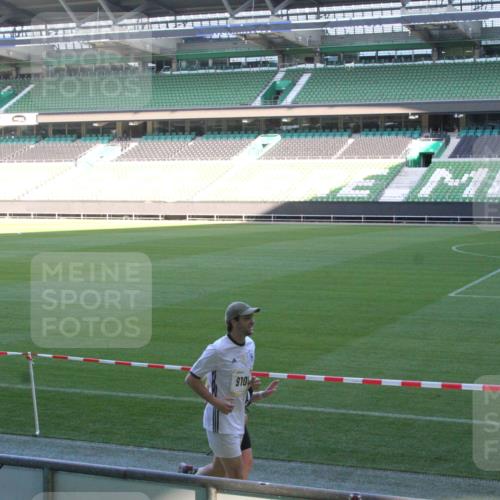 06.10.2024 - 19. swb-Marathon Bremen Yannick Fuchs http://msf.ph/oto/7354503 06.10.2024 10:40:03 Laufen im Stadion 7010, 7151, 7322, 7347, 7519, 7525, 7624, 7695, 7707, 7796, 7799, 7913, 7922, 7948, 7960, 8110, 8127, 8249, 8279, 8353, 8375, 8453, 8505, 8587, 8632, 8773, 8850, 8873, 8881, 8909, 8910, 8911, 9011, 9098, 9101, 9111 meine-sportfotos.de