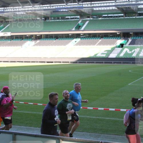 06.10.2024 - 19. swb-Marathon Bremen Yannick Fuchs http://msf.ph/oto/7354511 06.10.2024 10:40:05 Laufen im Stadion 7010, 7151, 7322, 7347, 7519, 7525, 7624, 7695, 7707, 7796, 7799, 7913, 7922, 7948, 7960, 8110, 8127, 8249, 8279, 8375, 8453, 8505, 8587, 8632, 8773, 8850, 8873, 8881, 8909, 8910, 8911, 9098, 9101, 9111 meine-sportfotos.de