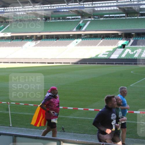 06.10.2024 - 19. swb-Marathon Bremen Yannick Fuchs http://msf.ph/oto/7354513 06.10.2024 10:40:06 Laufen im Stadion 7010, 7151, 7304, 7322, 7347, 7519, 7525, 7624, 7695, 7707, 7796, 7799, 7913, 7922, 7948, 7960, 8110, 8127, 8249, 8279, 8375, 8453, 8505, 8587, 8632, 8773, 8850, 8873, 8881, 8909, 8910, 8911, 9098, 9101, 9111 meine-sportfotos.de