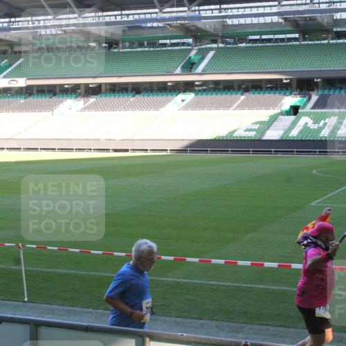 06.10.2024 - 19. swb-Marathon Bremen Yannick Fuchs http://msf.ph/oto/7354516 06.10.2024 10:40:07 Laufen im Stadion 7010, 7151, 7304, 7322, 7347, 7519, 7525, 7624, 7695, 7707, 7796, 7799, 7913, 7922, 7948, 7960, 8110, 8127, 8249, 8279, 8375, 8505, 8587, 8632, 8743, 8773, 8850, 8873, 8881, 8909, 8910, 8911, 9098, 9101, 9111 meine-sportfotos.de