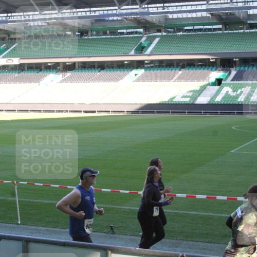 06.10.2024 - 19. swb-Marathon Bremen Yannick Fuchs http://msf.ph/oto/7354535 06.10.2024 10:40:18 Laufen im Stadion 7010, 7145, 7151, 7304, 7322, 7347, 7519, 7525, 7624, 7661, 7695, 7707, 7754, 7796, 7799, 7913, 7922, 7948, 7960, 8110, 8127, 8249, 8279, 8375, 8505, 8632, 8695, 8743, 8773, 8808, 8850, 8873, 8909, 8910, 8911, 8988, 9098, 9101, 9111 meine-sportfotos.de